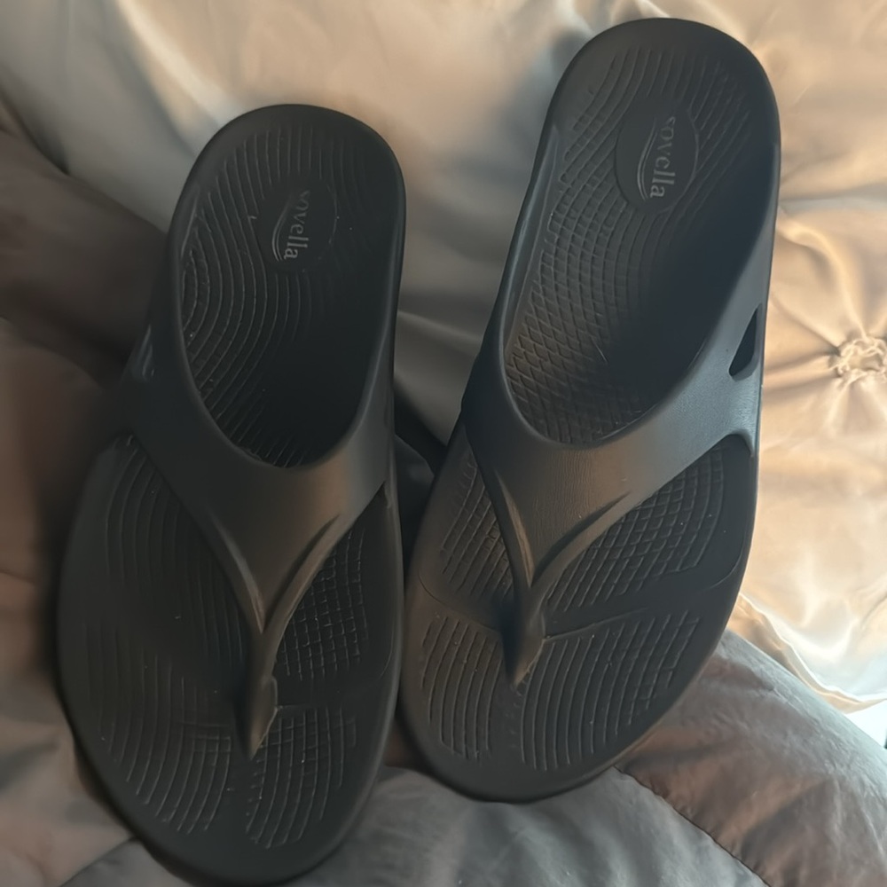 Sovella Women’s PF Thong Black, Size 9